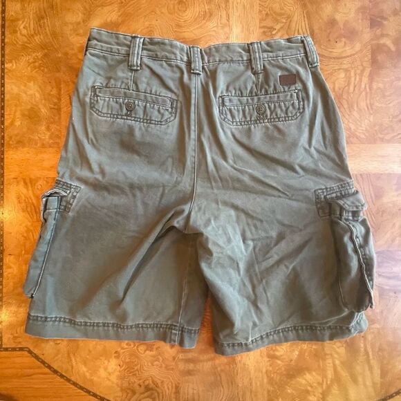 IZOD GREEN Cargo Short! - Picture 2 of 9